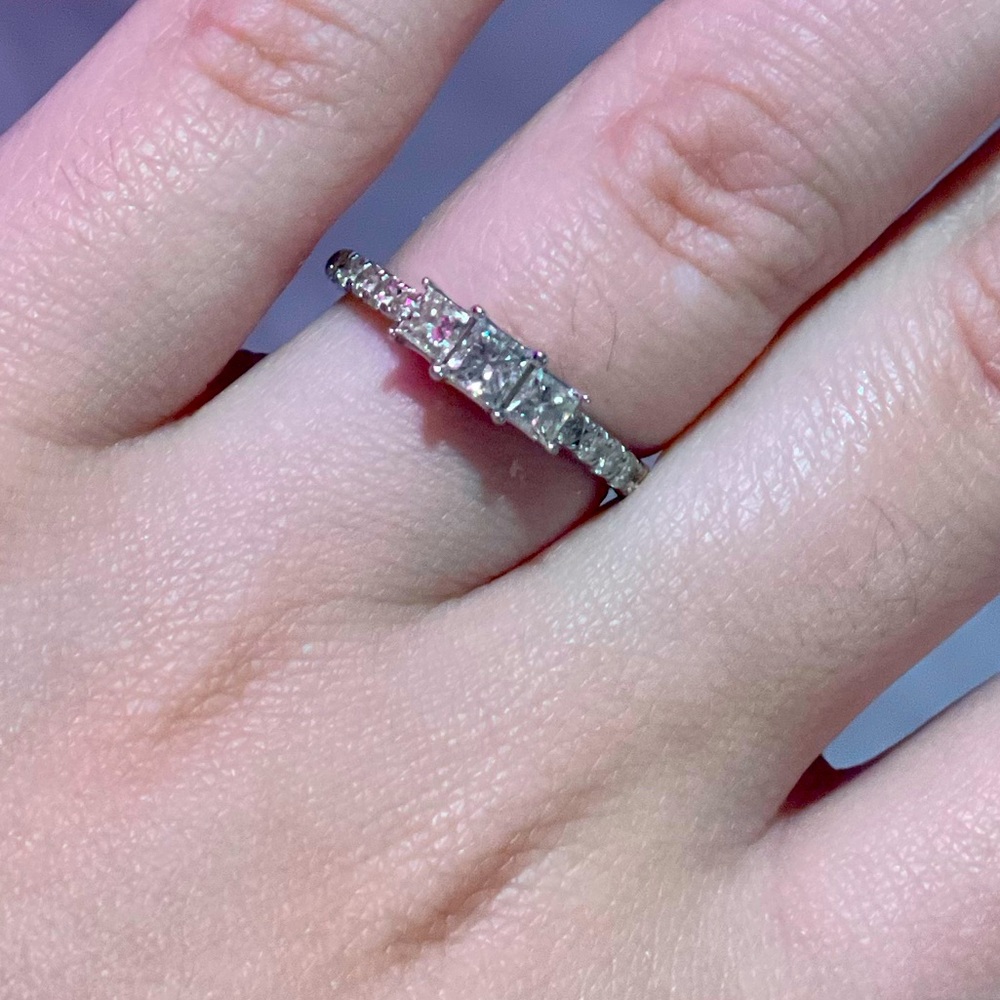 three stone canadain yellow gold ring